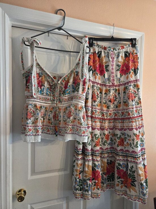 FARM Rio Dresses & Skirts - FARM RIO BLOOM GARDEN 2 PIECE -MAXI SKIRT W/TOP